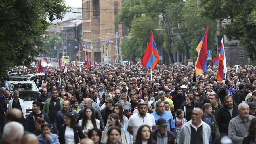Three thousand people protest in Armenia to denounce Pashinyan's concession of land to Azerbaijan