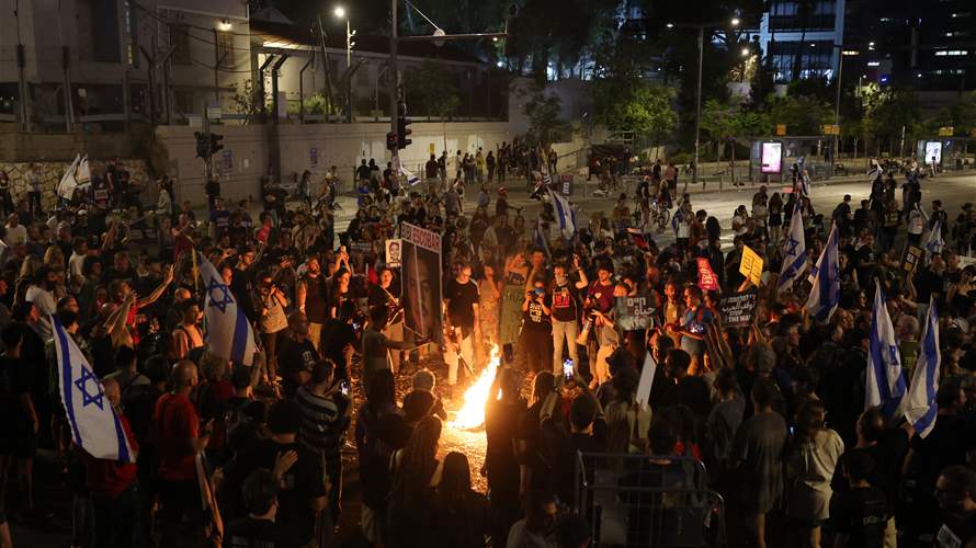 آلاف الإسرائيليين يتظاهرون في تل أبيب للمطالبة بالموافقة على مقترح الإفراج عن الرهائن