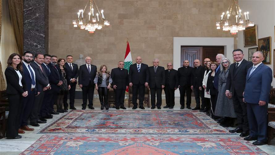 الرئيس عون أمام وفد من جامعة سيدة اللويزة: سنعيد بناء لبنان الجديد وعلينا الخروج من الزواريب الطائفية والمذهبية والحزبية