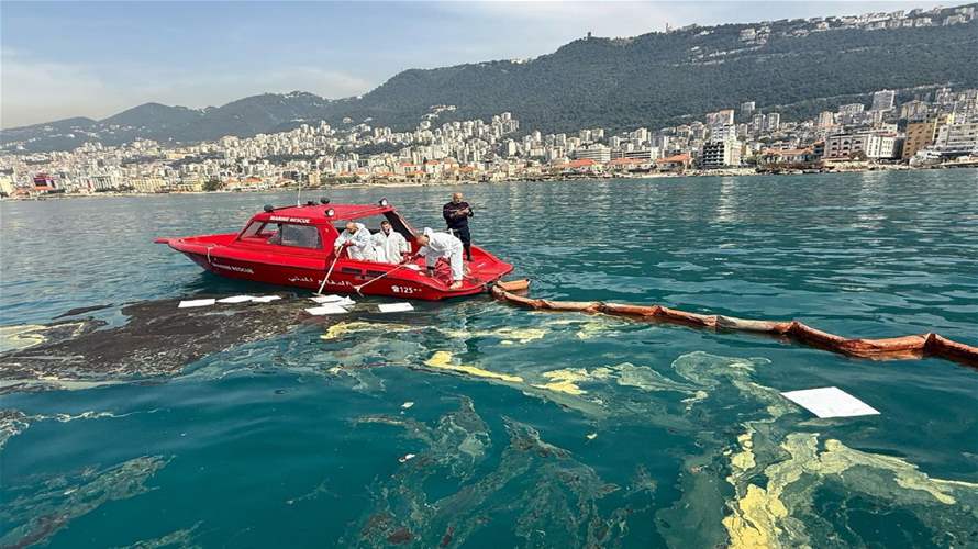 الدفاع المدني: نعالج بقعة تلوث بحري مقابل خليج جونية بالتنسيق مع الجيش