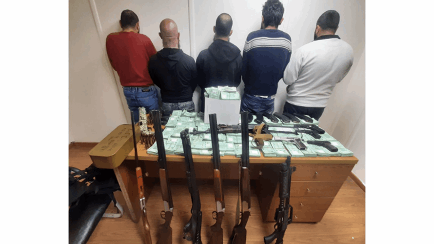 قوى الأمن توقف أفراد شبكة خطف سوريين وتستعيد مبالغ مالية وأسلحة