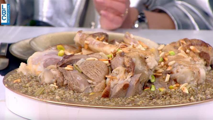 مع حلول عيد الفطر... الشيف حنا طويل يقدّم مائدة شهية ومميزة على طريقته (فيديو)