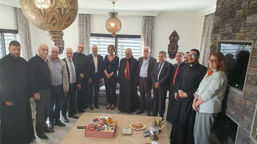 الزين تبحث ووفد كبير من دير الأحمر في الحلول للتحديات البيئية