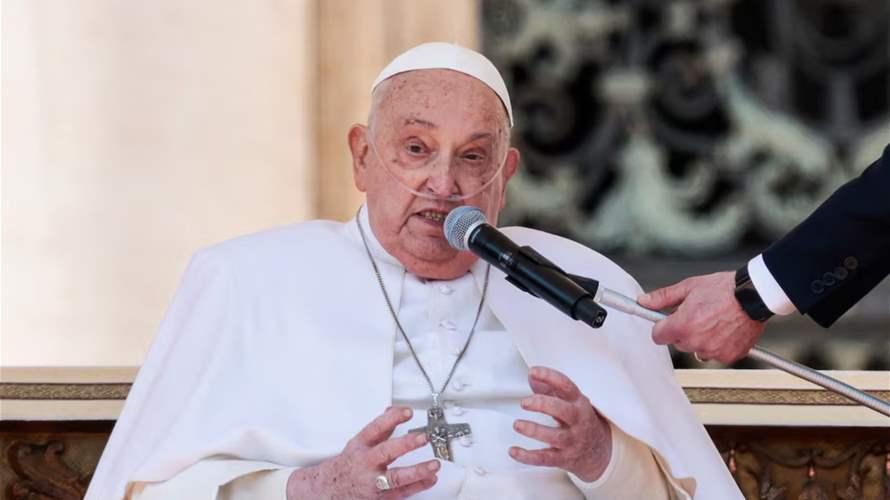 Pope Francis makes surprise first appearance at Vatican after hospital stay