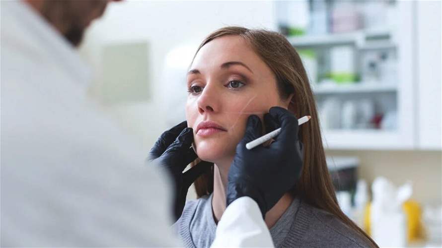 4 عمليات تجميل شائعة تسبب مضاعفات خطيرة... تجنبوا الخضوع لها!