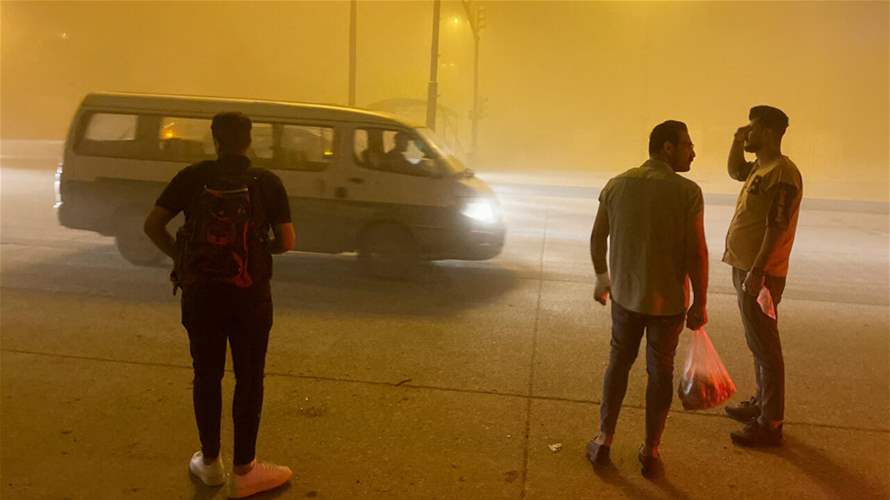 أكثر من 1800 حالة اختناق في وسط وجنوب العراق جرّاء عاصفة رملية