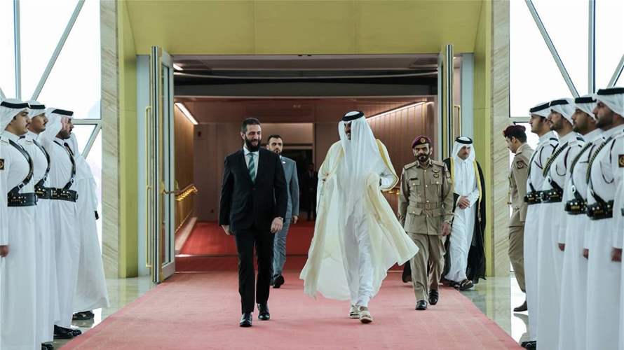الرئيس السوري أحمد الشرع يصل الى دولة قطر ويرافقه وزير الخارجية أسعد الشيباني وكان في استقبالهما أمير دولة قطر الشيخ تميم بن حمد آل ثاني