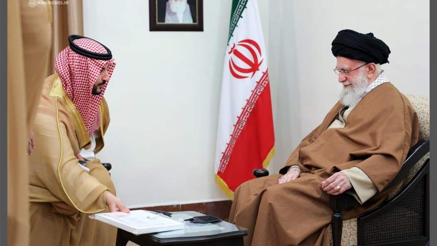 وكالة: وزير الدفاع السعودي يسلم رسالة من الملك سلمان إلى خامنئي
