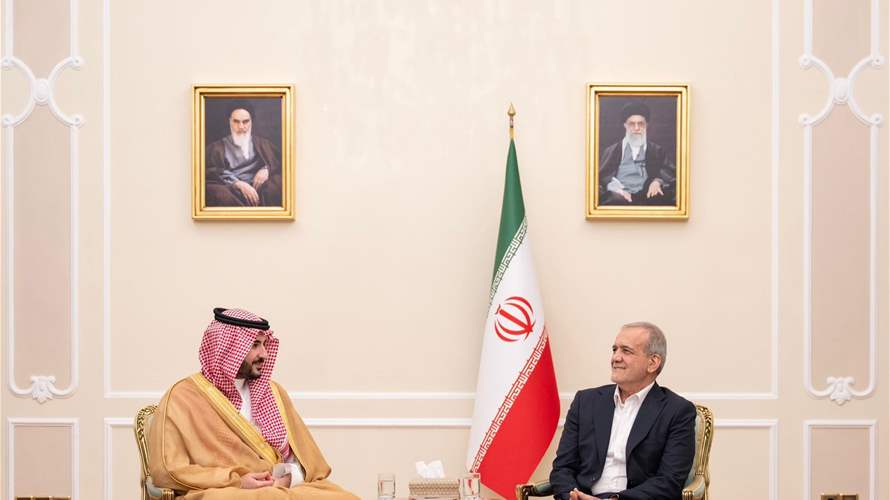 وزير الدفاع السعوديّ يلتقي الرئيس الإيرانيّ ويستعرضان العلاقات السعودية الإيرانية وسبل تعزيزها ويناقشان تطورات الأوضاع الإقليمية والدولية والجهود المبذولة