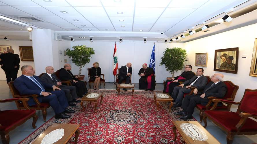 خلوة جمعت رئيس الجمهورية واللبنانيةالأولى مع السفير البابوي ورئيس عام الرهبنة اللبنانية المارونية عقب انتهاء رتبة سجدة الصليب
