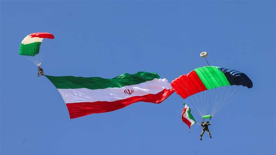 بالصور - عروض عسكرية في إيران لمناسبة يوم الجيش