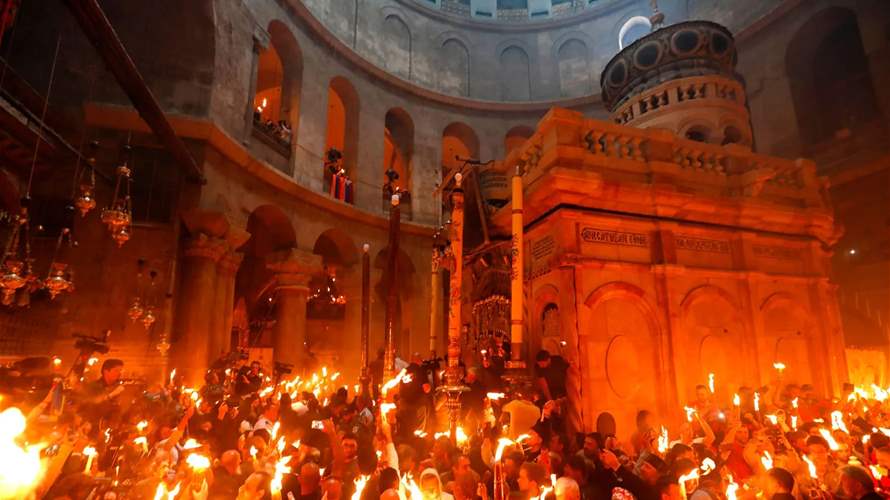Holy Fire lights up Jerusalem's Church of the Holy Sepulchre