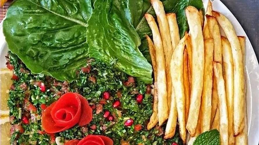 من لبنان إلى العالم العربي... "ترند" التبولة والبطاطا المقلية يجتاح تيك توك (فيديو)