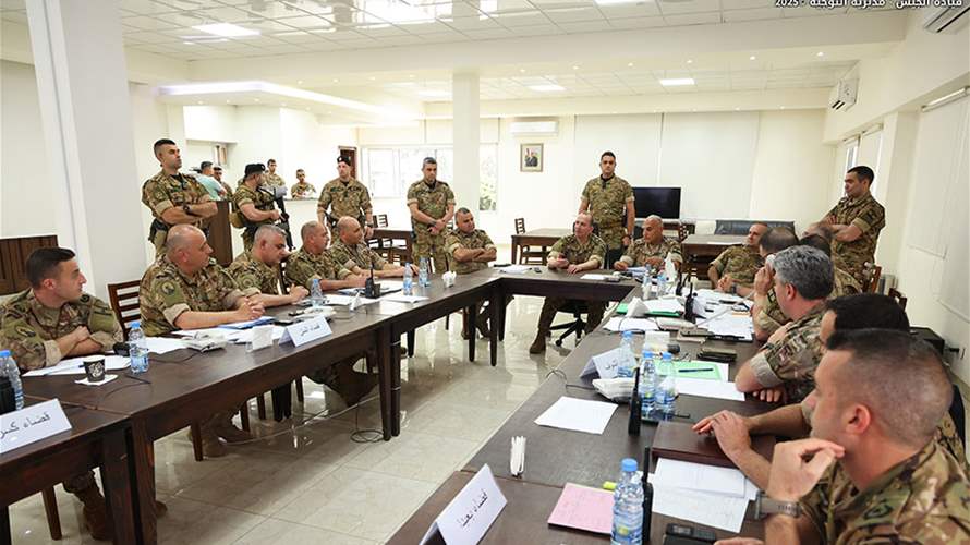 قائد الجيش يتفقد غرفة عمليات منطقة جبل لبنان