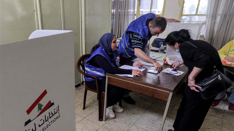 خروقات انتخابية في الشمال: اقتراع خارج العازل ومندوب يصوّت عن ناخب