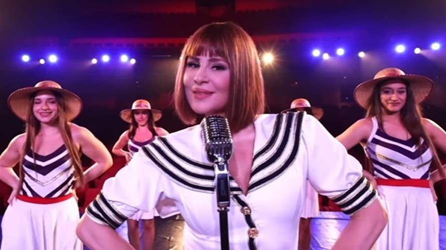 بعد أيام على وفاة زوجها... كارول سماحة تتحدى أحزانها وتعود إلى المسرح (فيديو)