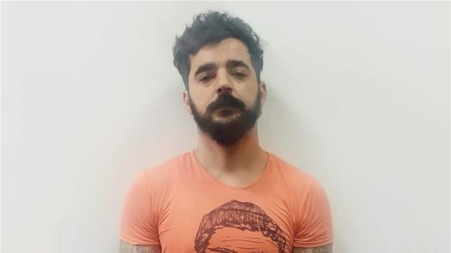 ينشط بعمليات السلب بقوة السلاح منتحلًا صفة أمنية...