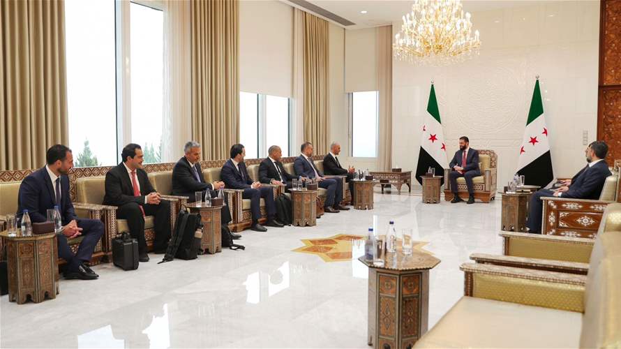 الشرع يستقبل في قصر الشعب وفداً من رجال الأعمال والمستثمرين من دولة الكويت برئاسة بدر ناصر الخرافي لمناقشة المشاريع الاستثمارية في مجالات البنية التحتية والاتصالات