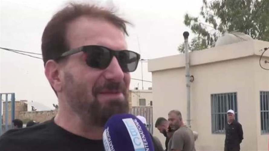 الفنان محمد اسكندر يقترع في الهرمل: الانتخابات البلدية خلّوها بـ"حُريّة"
