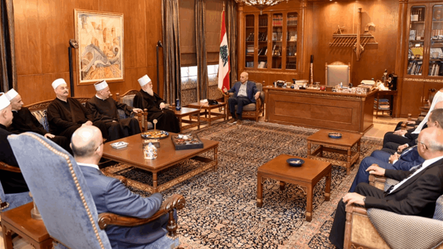 بري تابع مع زواره التطورات وأبرق لنظيره الجزائري مهنئًا