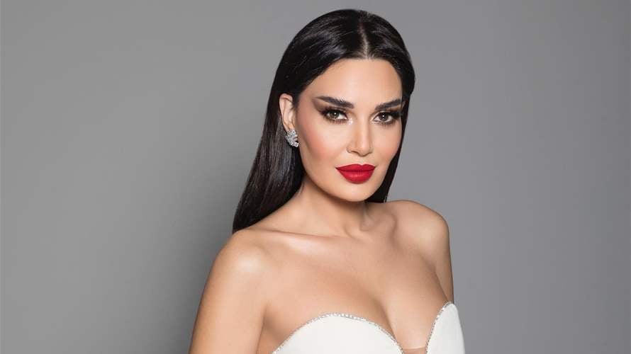 سيرين عبد النور بإطلالة جديدة... هكذا بدت بالشعر الأشقر 