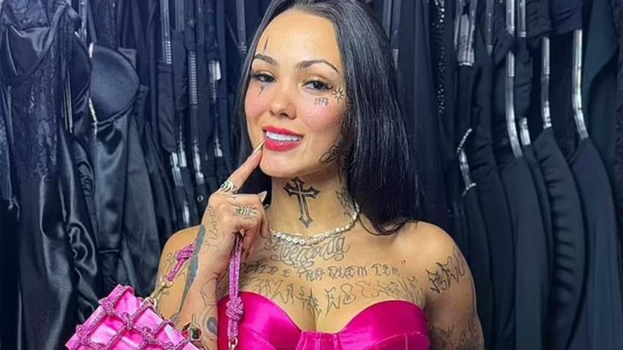 مؤثرة تواجه مصيرا مرعبا خلال بث مباشر... قررت أن تنفصل عن حبيبها أمام المتابعين وما فعله بها صادم! 