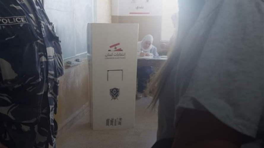 مخالفات انتخابية... وضع معازل بطريقة لا تحترم سرية الاقتراع
