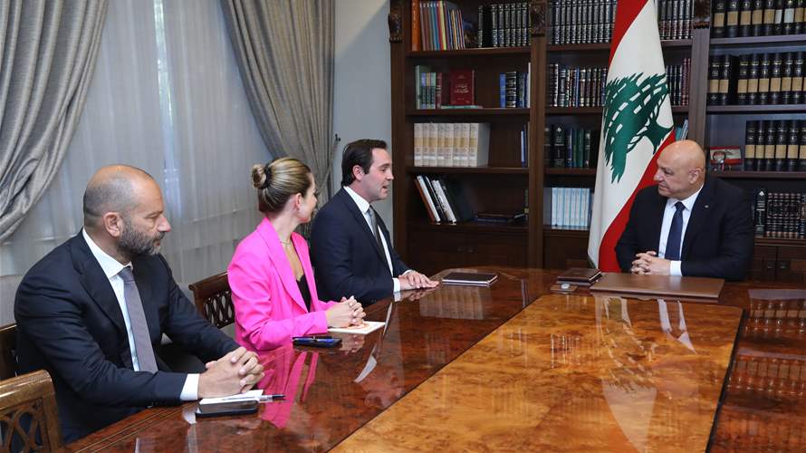 President Aoun meets Starlink official over efforts to expand service to Lebanon