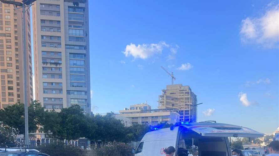 التحكم المروري: جريح نتيجة تصادم بين سيارة ودراجة نارية على اوتوستراد الرئيس لحود باتجاه الكرنتينا ودراج من مفرزة سير بعبدا يعمل على المعالجة