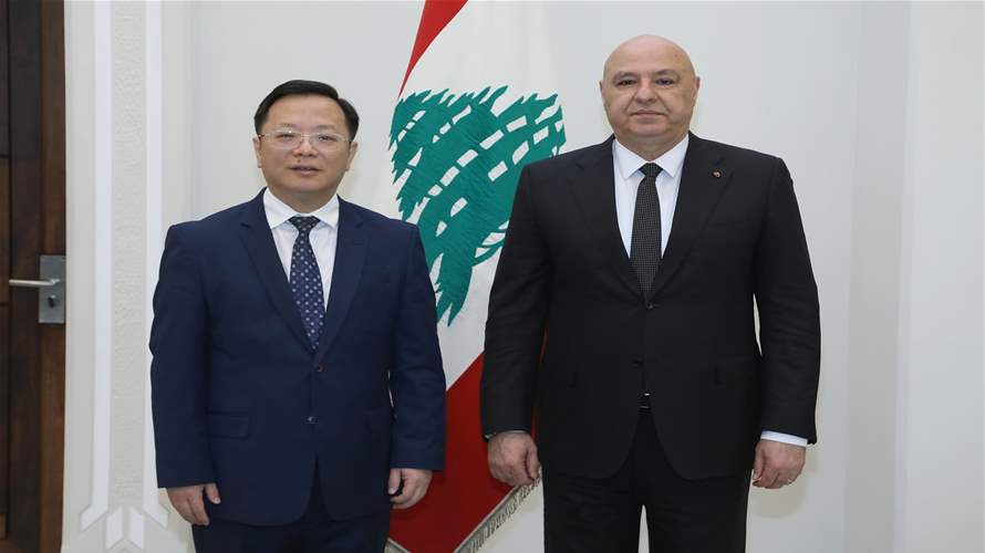 الرئيس عون أبلغ السفير الصيني لدى لبنان Qian Minjian مع نهاية مهمته تقديره للجهود التي بذلها خلال السنوات الأربع الماضية لتعزيز العلاقات الثنائية بين البلدين وتمنى له التوفيق في مهامه الدبلوماسية الجديدة