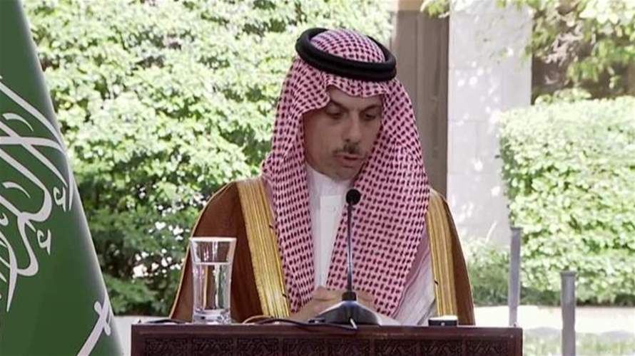  وزير الخارجية السعودية يؤم المصلّين في جامع بني أمية الكبير...