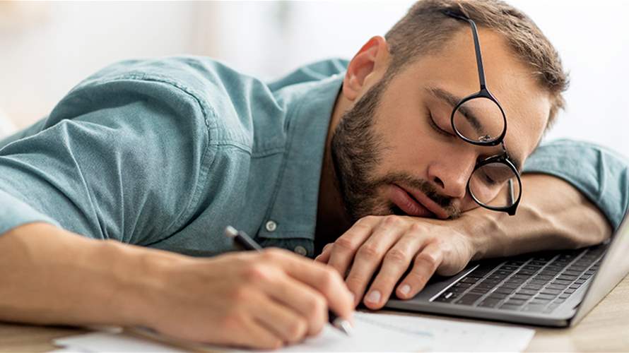 للتخلص من الشعور بالتعب طوال اليوم... اتبعوا هاتين العادتين
