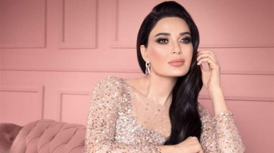 على أنغام أغنية "ميّل يا غزيّل"... سيرين عبد النور تشارك جمهورها طريقة تحضير التبولة (فيديو)