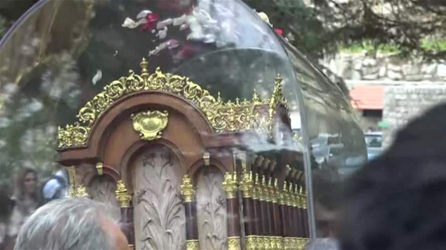 في يومها الثالث في لبنان... ذخائر القديسة تيريز الطفل يسوع من بكركي الى حريصا وغوسطا
