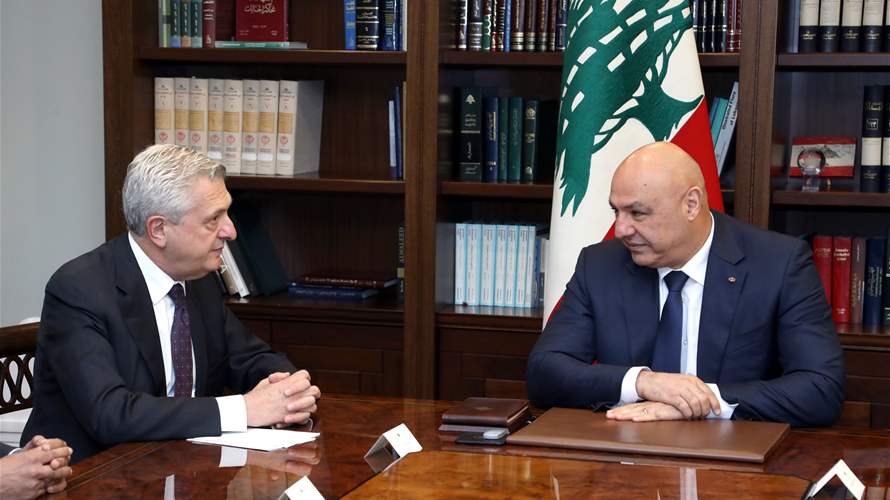 الرئيس عون أكد لغراندي تمسك لبنان بعودة النازحين السوريين