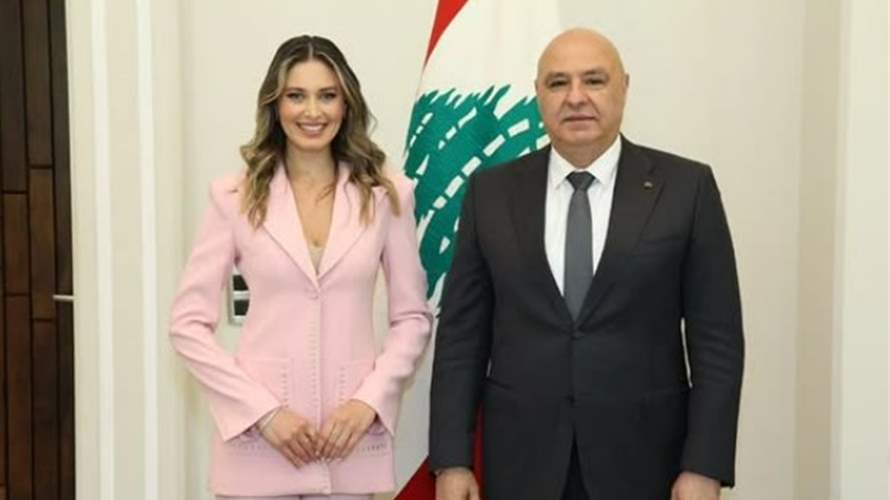 رئيس الجمهورية يستقبل ندى كوسا ويهنّئها على ما حققته للبنان في مسابقة "ملكة جمال العالم" (صور)