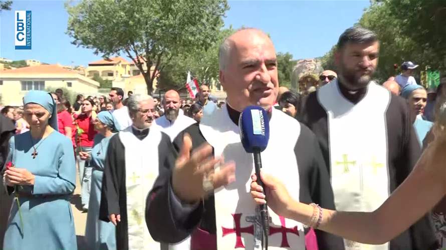  في دير الاحمر لقاء المؤمنين بذخائر القديسة تيريز الطفل يسوع كله حب!