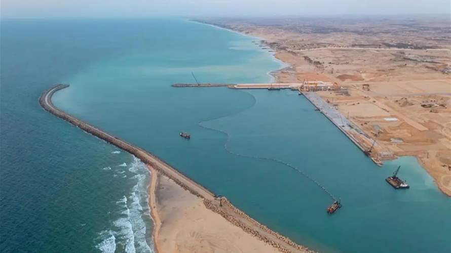 أربعة قتلى على الأقل في انقلاب بارج بحري في خليج السويس
