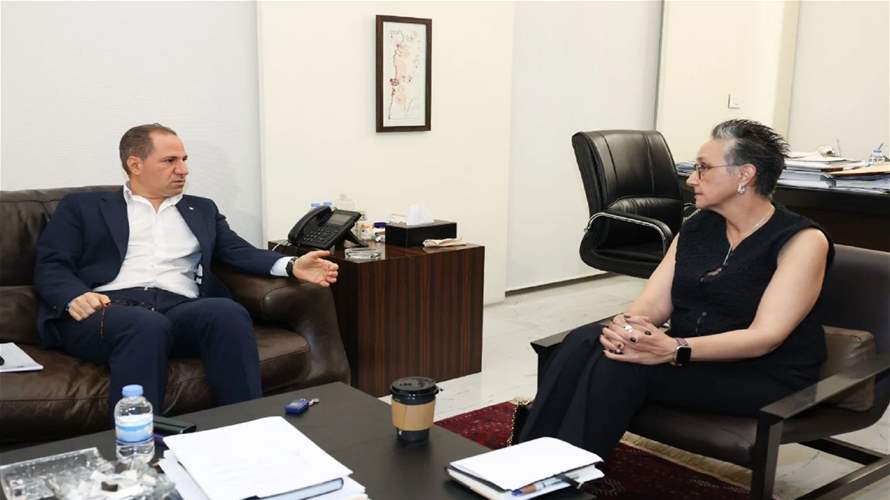 نجاة عون عرضت على الجميل اقتراح قانون يتعلق بمعالجة النفايات الصلبة