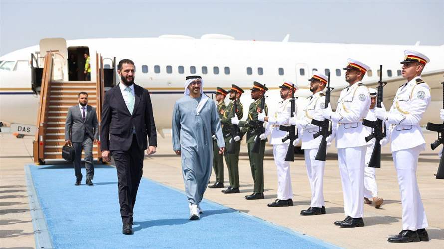 وصول الرئيس السوري أحمد الشرع الى دولة الإمارات العربية المتحدة ووزير الخارجية الإماراتي الشيخ عبد الله بن زايد آل نهيان كان في استقبال الشرع والوفد المرافق له