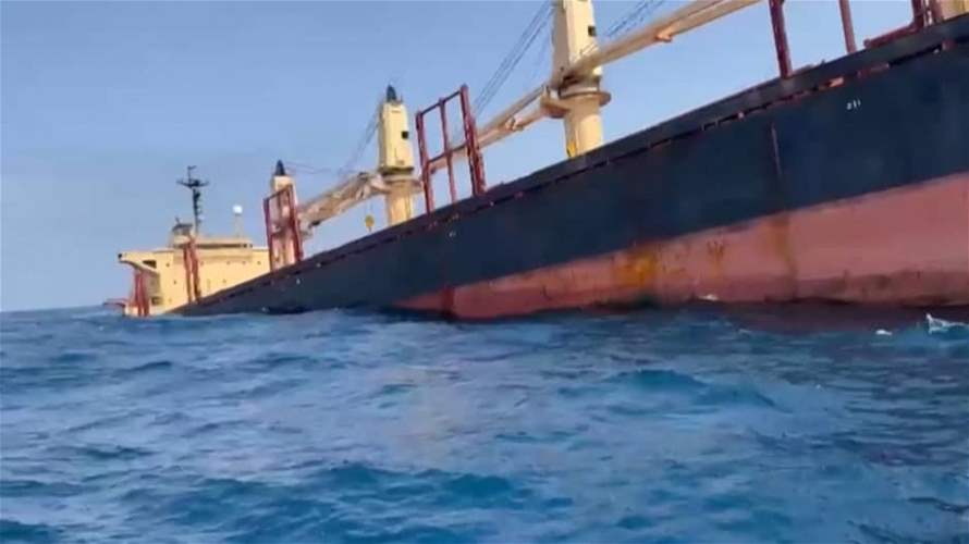 مصادر أمنية بحرية لرويترز: الحوثيون يحتجزون ستة من أصل 22 فردًا