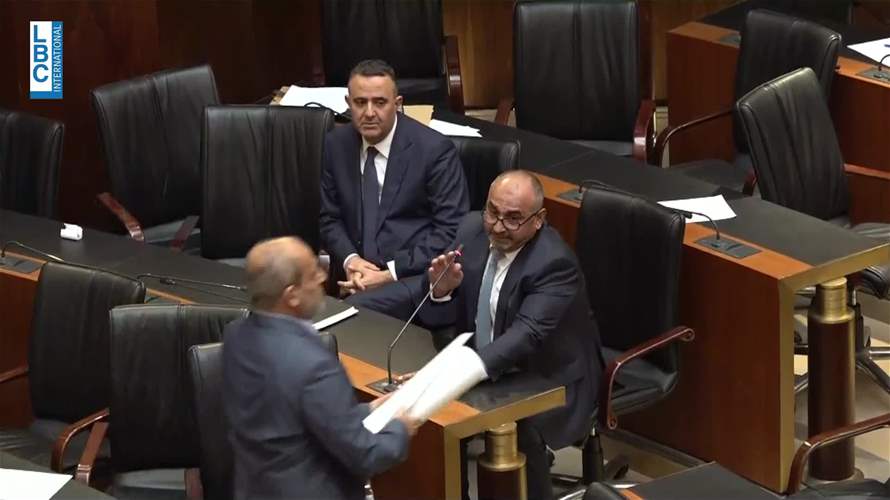 سجال بين عدد من النواب والموضوع "الزبالة"..