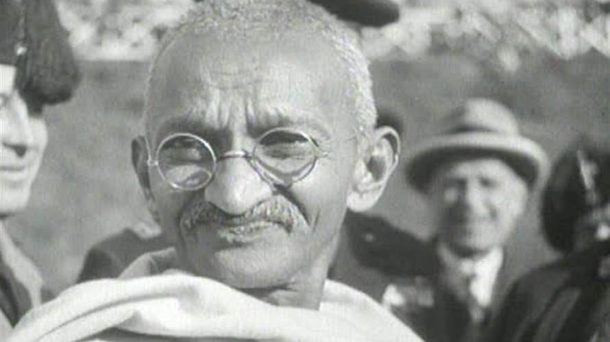 مقابل مبلغ خيالي... بيع لوحة نادرة لغاندي في مزاد (صور)