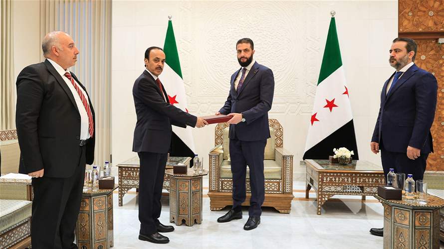 الشرع يتسلم التقرير النهائي للجنة الوطنية للتحقيق وتقصي الحقائق في أحداث آذار الماضي بالساحل السوري وذلك بعد إنهاء عملها
