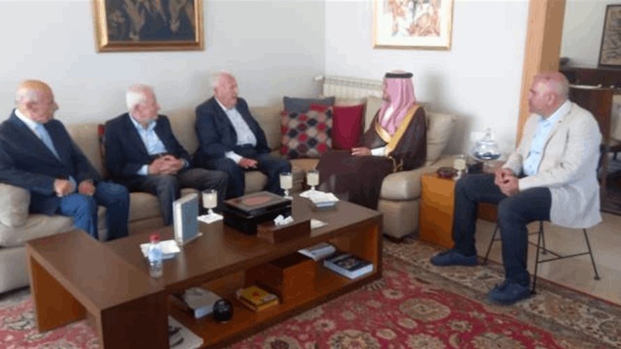 بخاري زار سلطان في دارته في الميناء