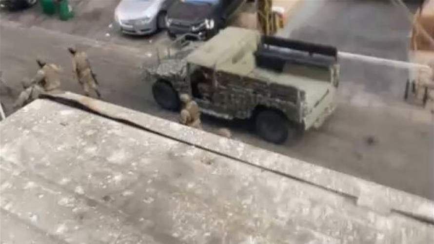 دهم منازل مطلوبين في منطقة بئر العبد 