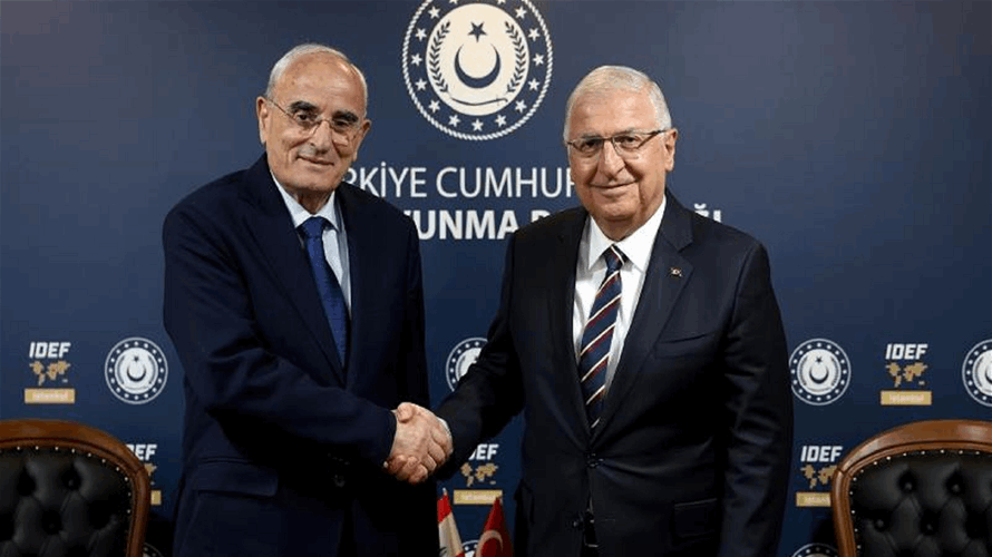 وزير الدفاع إلتقى نظيره التركي... وتأكيد أهمية تبادل الخبرات وتطوير العلاقات الدفاعية
