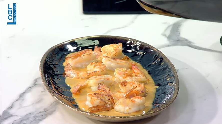 بصلصة شهية ومميزة... إليكم طريقة تحضير القريدس والأرز مع الشيف فادي زغيب (فيديو)