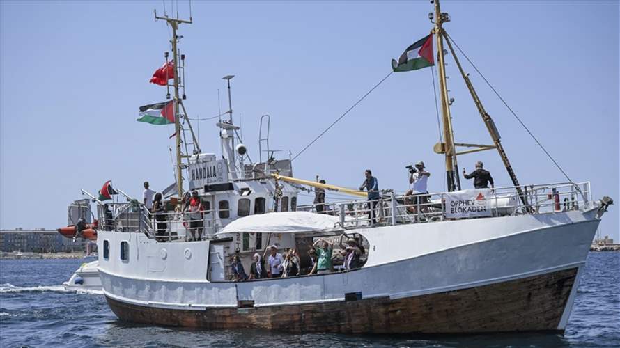 وصول سفينة "حنظلة" التابعة لأسطول الحرية المؤيد للفلسطينيين إلى إسرائيل بعد اعتراضها 