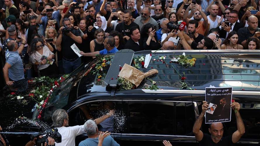 Ziad Rahbani’s casket leaves hospital amid applause, ululations, and flowers: Video 